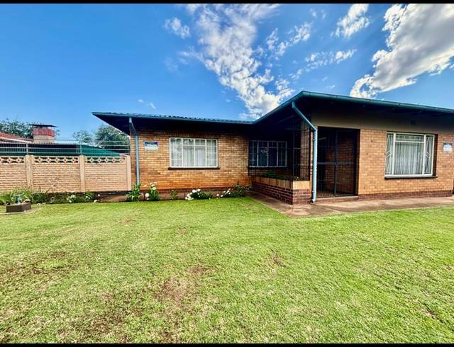 3 BEDROOM HOUSE FOR SALE IN VANDERBIJLPARK CW 1